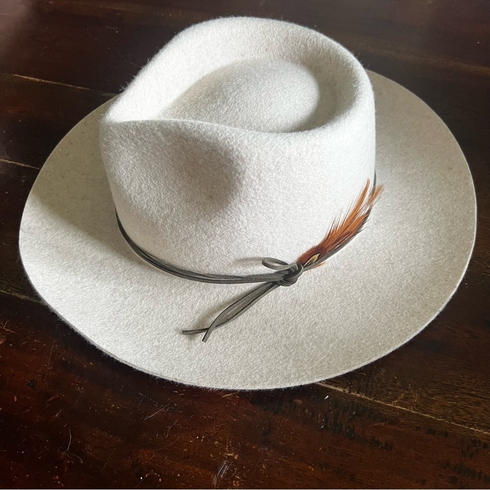 NWT! Gigi Pip ZEPHYR RANCHER feather adorned